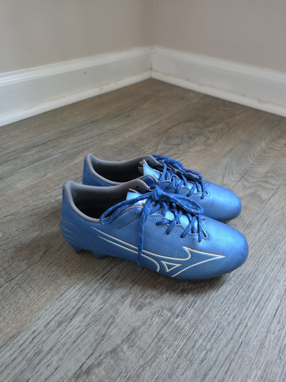 Mizuno Kids Blue Soccer Cleats - Lightweight Youth Football Shoes
